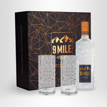 Laden Sie das Bild in den Galerie-Viewer, 9 MILE Vodka, 0,7l + 2x 9 MILE Vodka Highball Glas in Geschenkbox