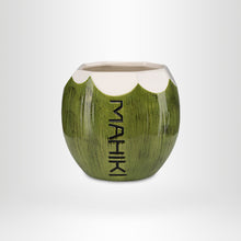 Laden Sie das Bild in den Galerie-Viewer, MAHIKI Coconut Rum + MAHIKI White Coconut + 2 MAHIKI Coconut Tiki Mugs