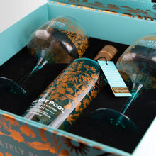 Laden Sie das Bild in den Galerie-Viewer, Silent Pool Gin, 0,7l + 2x Silent Pool Glas + Premium-Geschenkbox