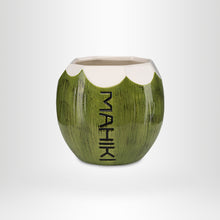 Laden Sie das Bild in den Galerie-Viewer, MAHIKI Coconut Rum + MAHIKI White Coconut + 2 MAHIKI Coconut Tiki Mugs